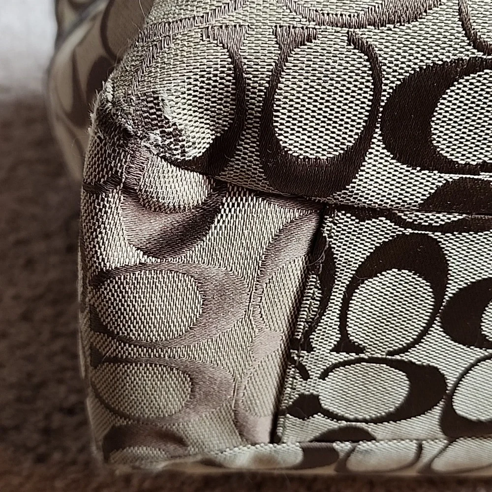Authentic Vintage Coach bag From 2011 - Picture 3 of 15
